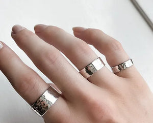 Thin Hammered Band Ring Sølv
